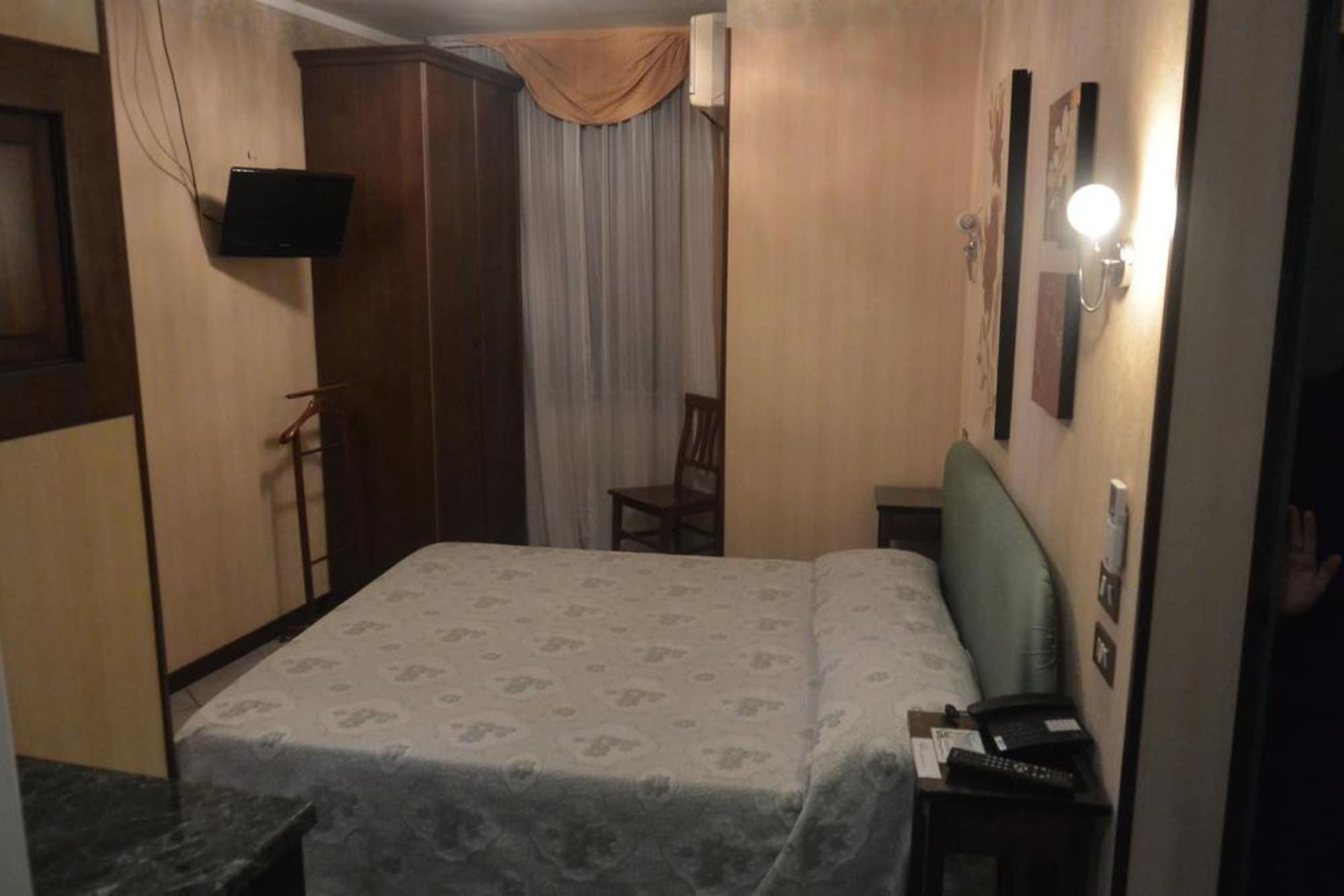 Hotel Italia Mantova Esterno foto