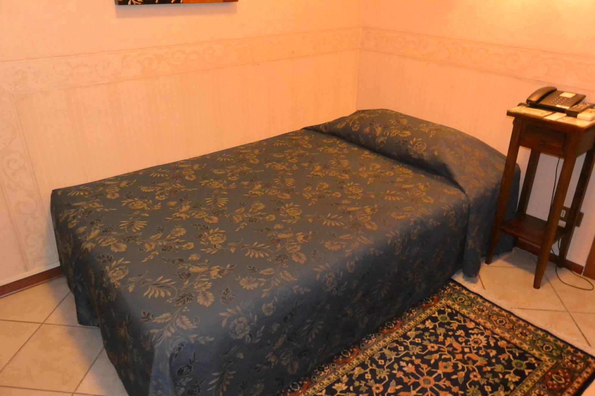 Hotel Italia Mantova Esterno foto