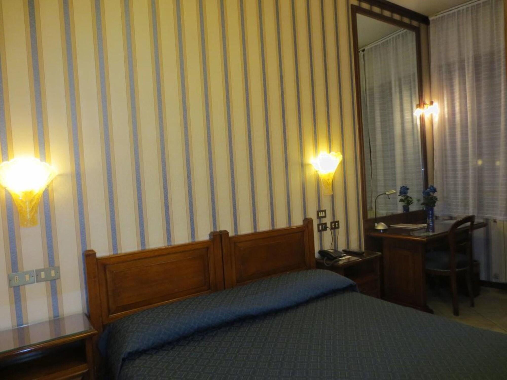 Hotel Italia Mantova Esterno foto