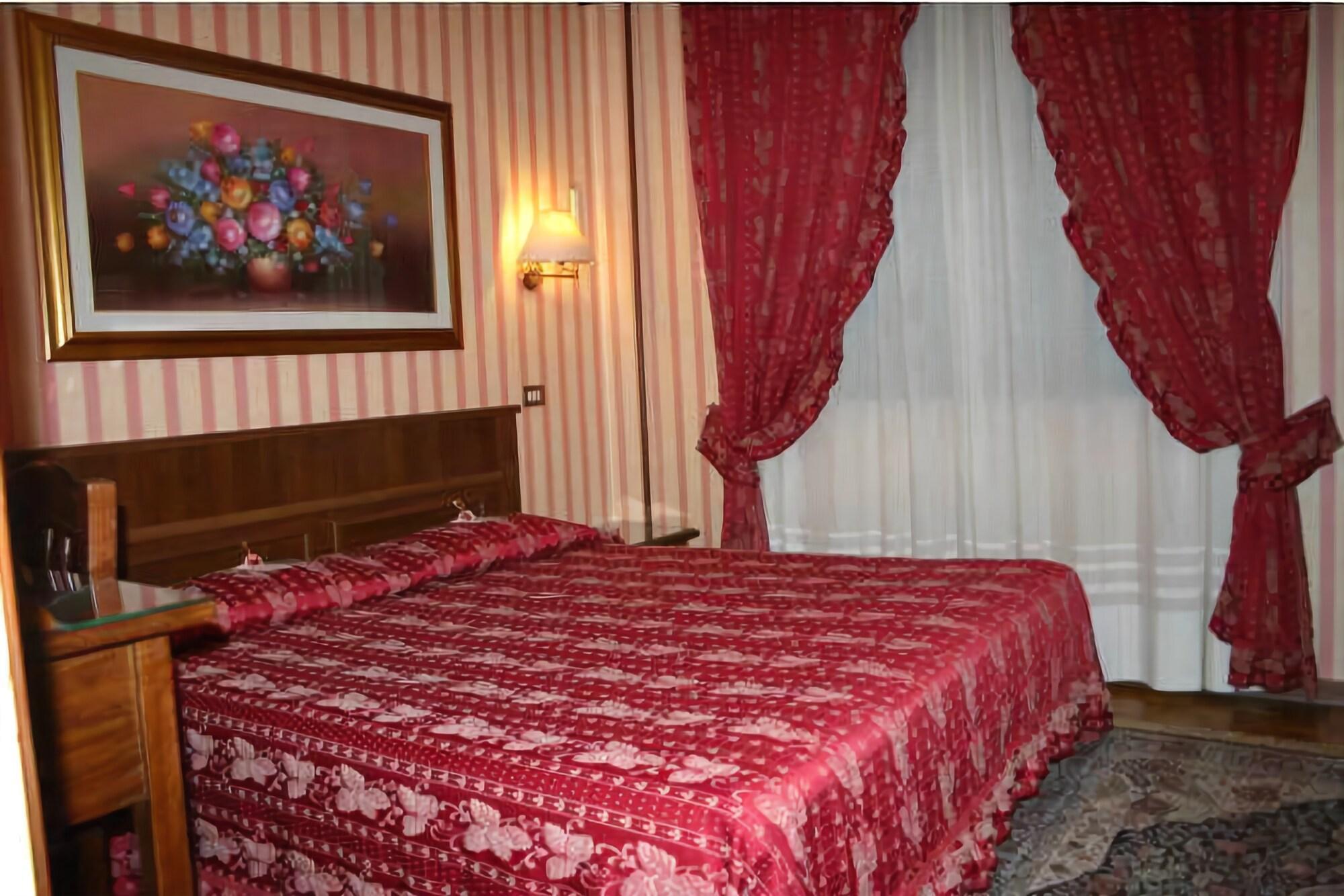 Hotel Italia Mantova Esterno foto